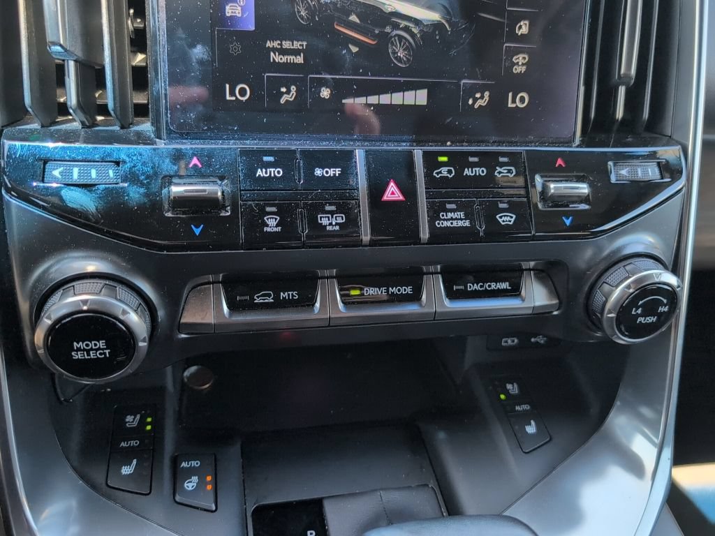 Used 2023 Lexus LX 600 4WD w/ Appearance Package image 22