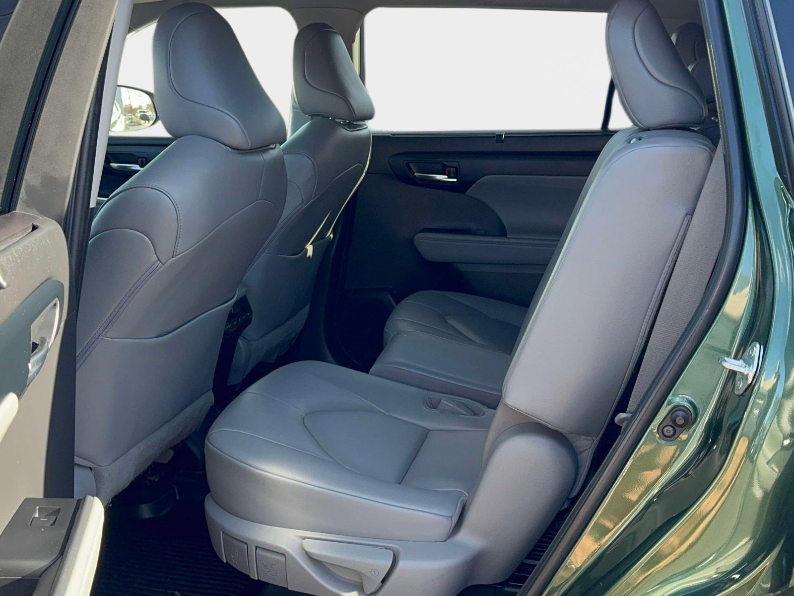 Used 2023 Toyota Highlander XLE image 13