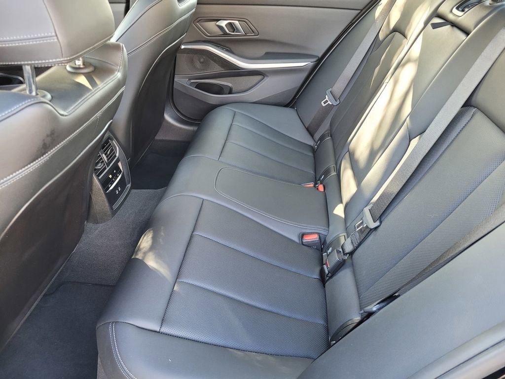 Used 2025 BMW 330i Sedan image 10