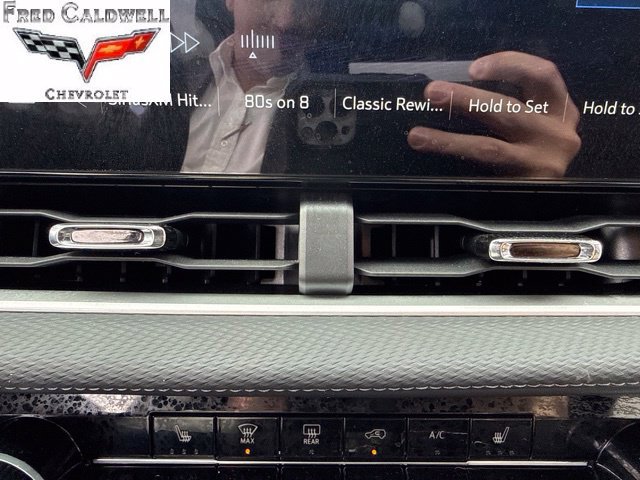 Used 2025 Chevrolet Equinox LT FWD image 11