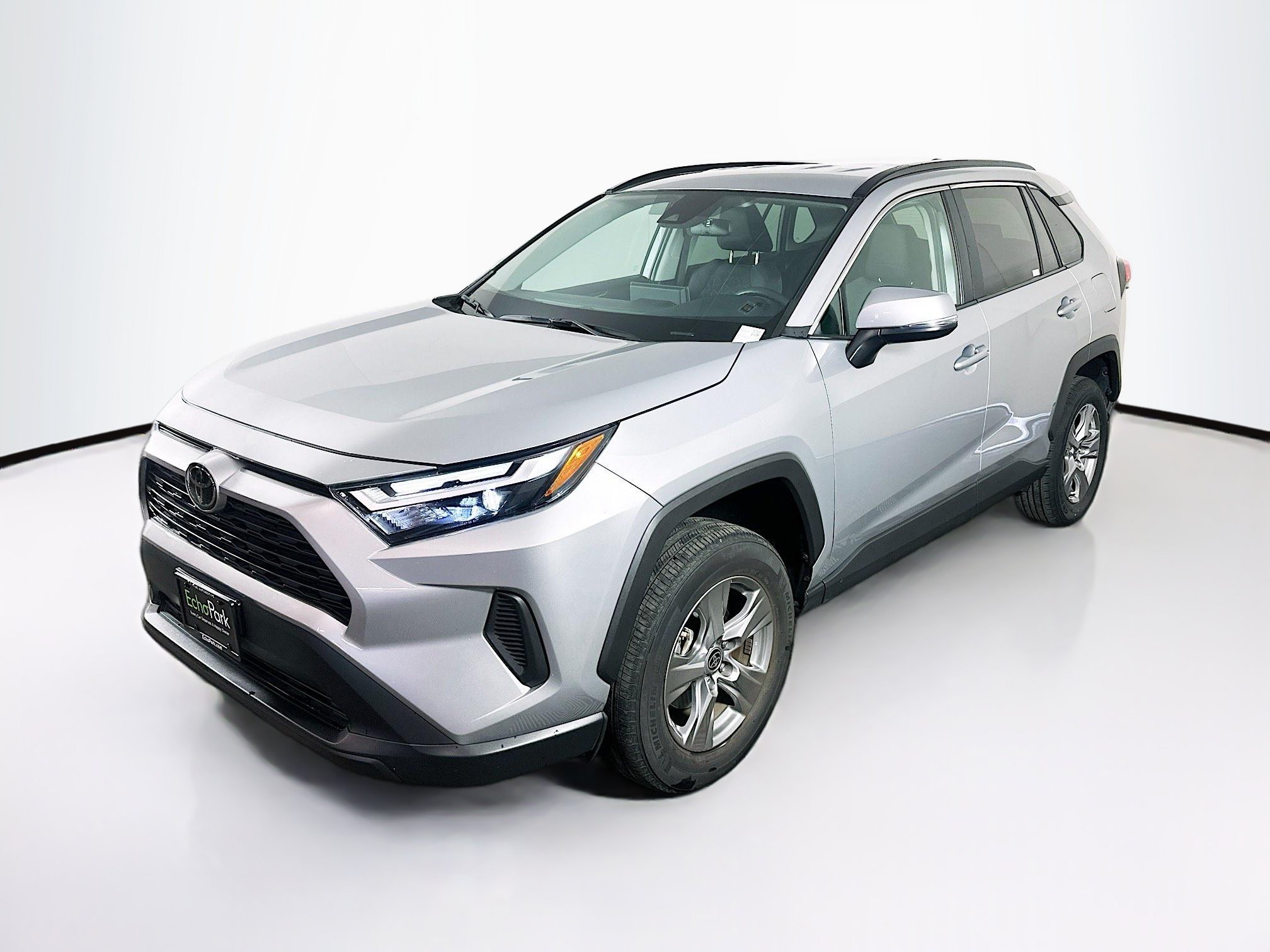 Used 2025 Toyota RAV4 XLE FWD image 3