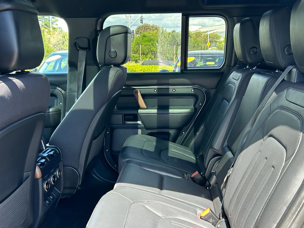 Used 2023 Land Rover Defender 110 X image 30