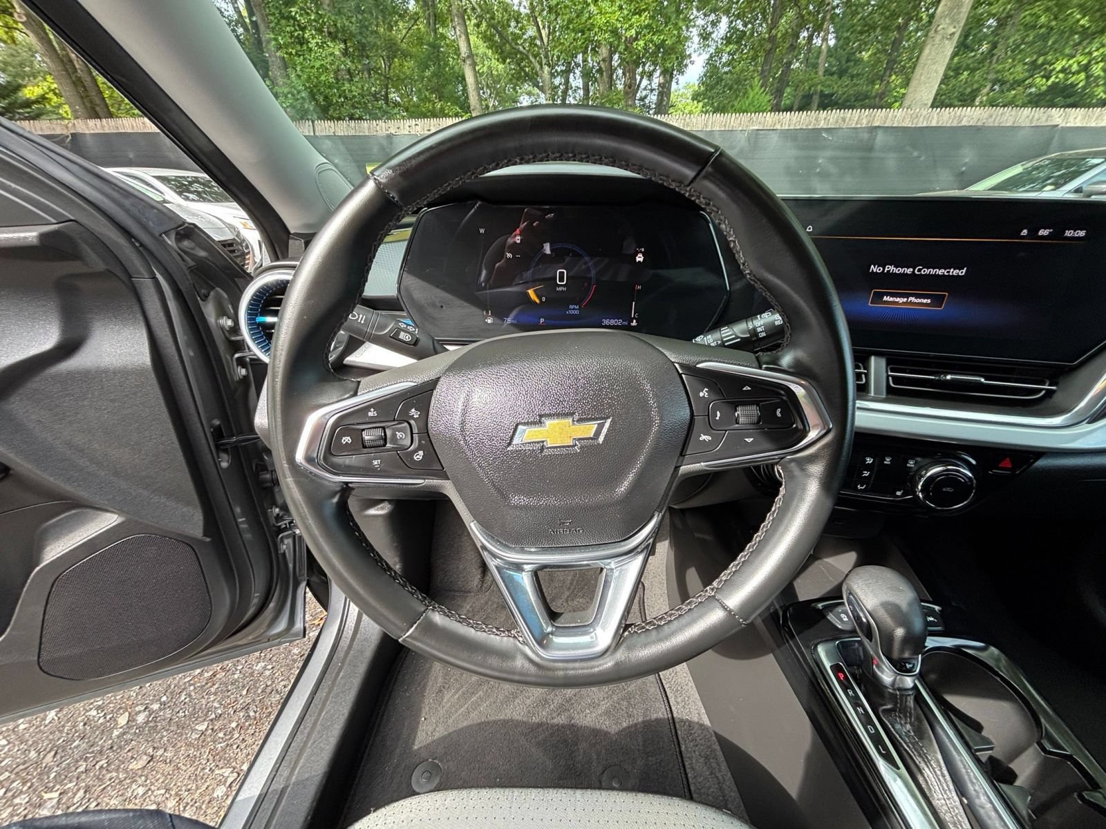 Used 2025 Chevrolet Trax LT w/ LT Convenience Package FWD image 29