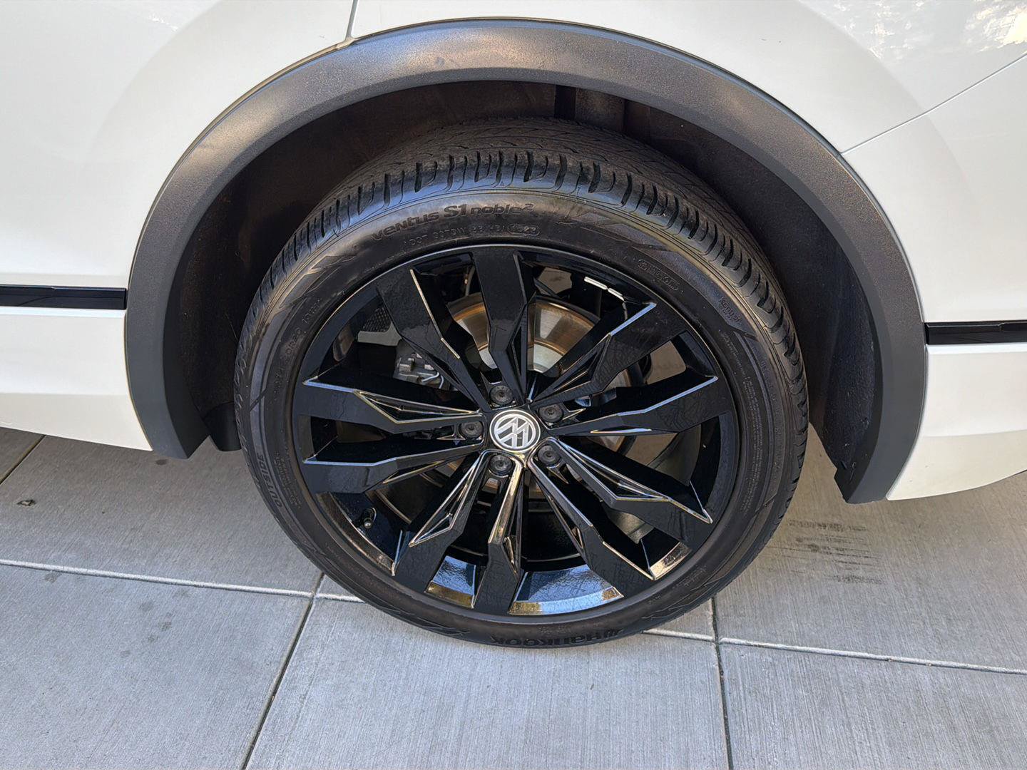 Certified 2021 Volkswagen Tiguan SE R-Line FWD image 12