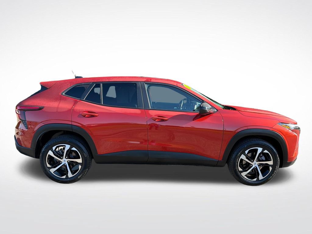 Used 2024 Chevrolet Trax RS w/ Sunroof Package FWD image 7
