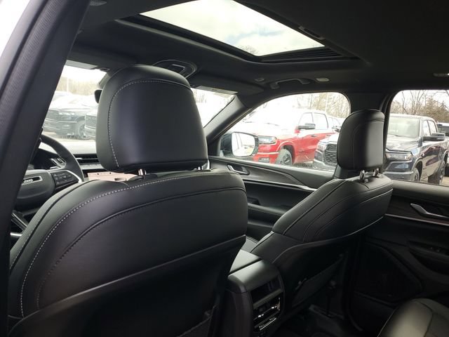 New 2026 Jeep Grand Cherokee Altitude AWD/4WD image 12