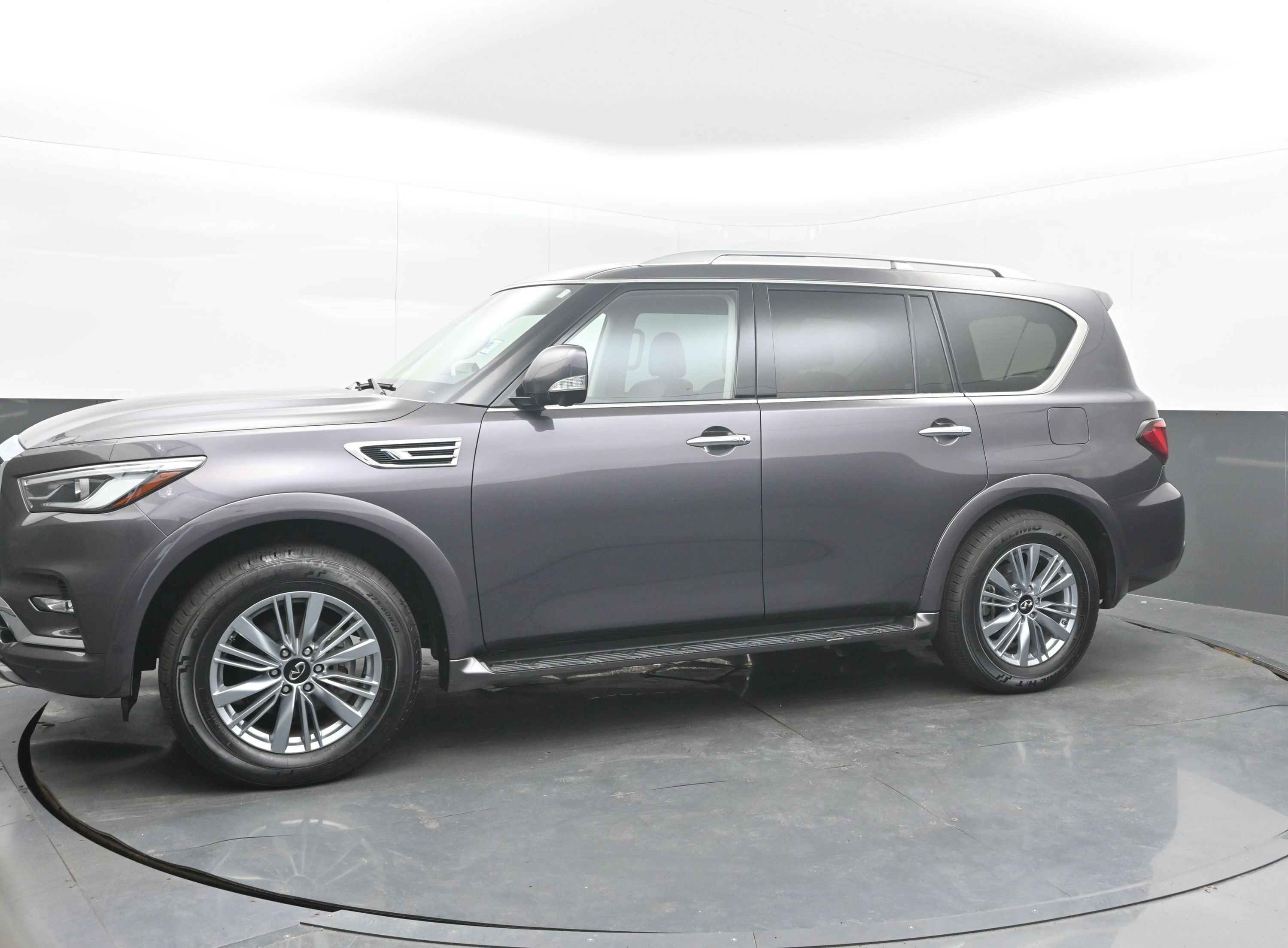 Used 2024 INFINITI QX80 Luxe AWD/4WD image 5