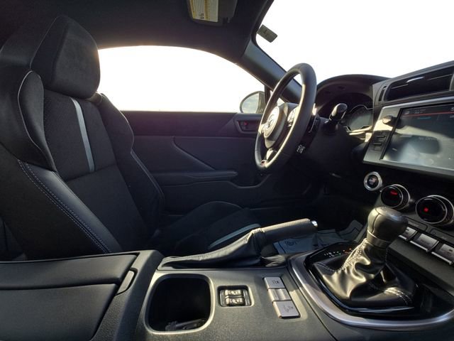Used 2025 Toyota GR86 Premium w/ Performance Package RWD image 16
