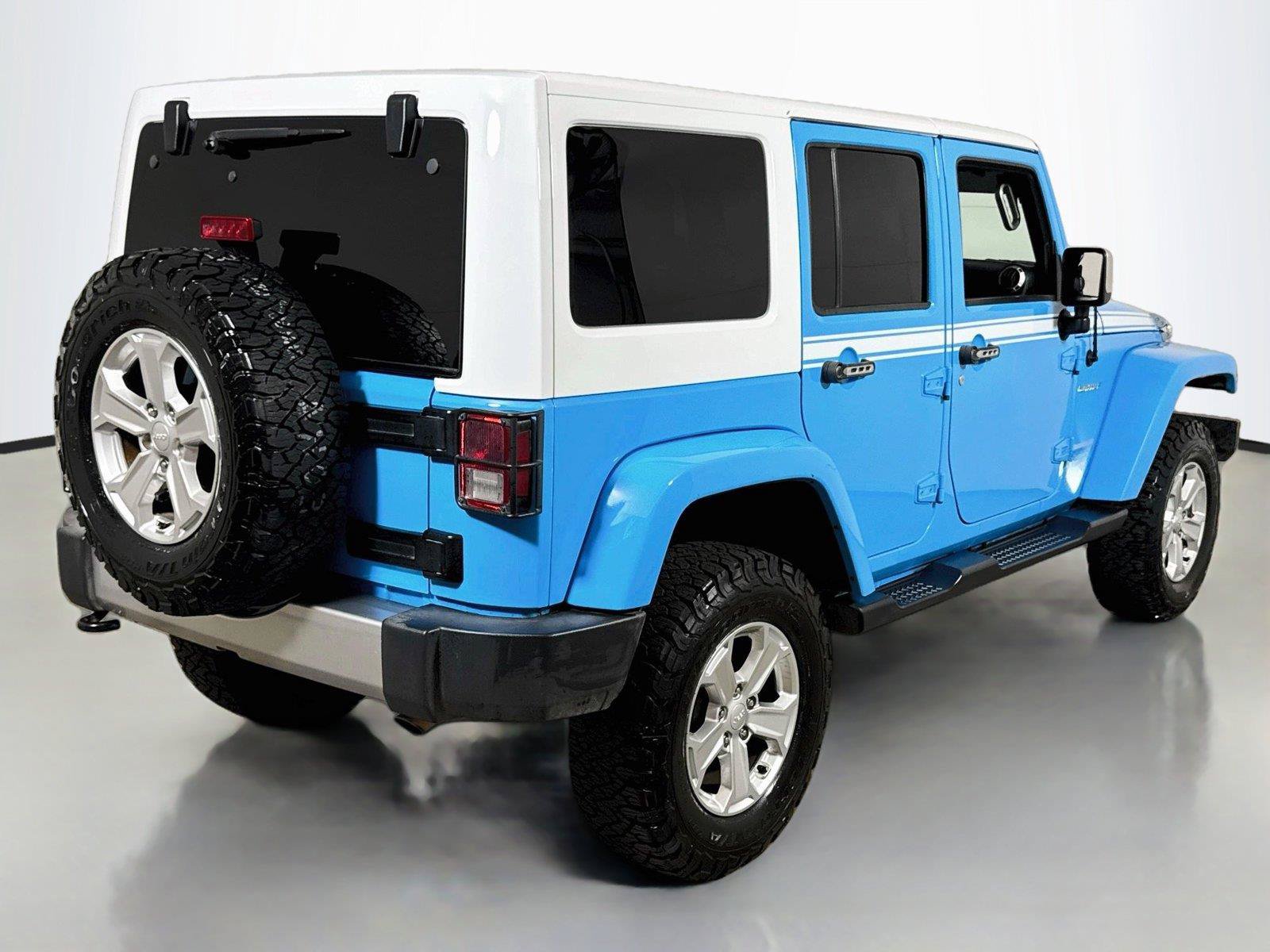 Used 2017 Jeep Wrangler Unlimited Sahara w/ Quick Order Package 24E Chief AWD/4WD image 4