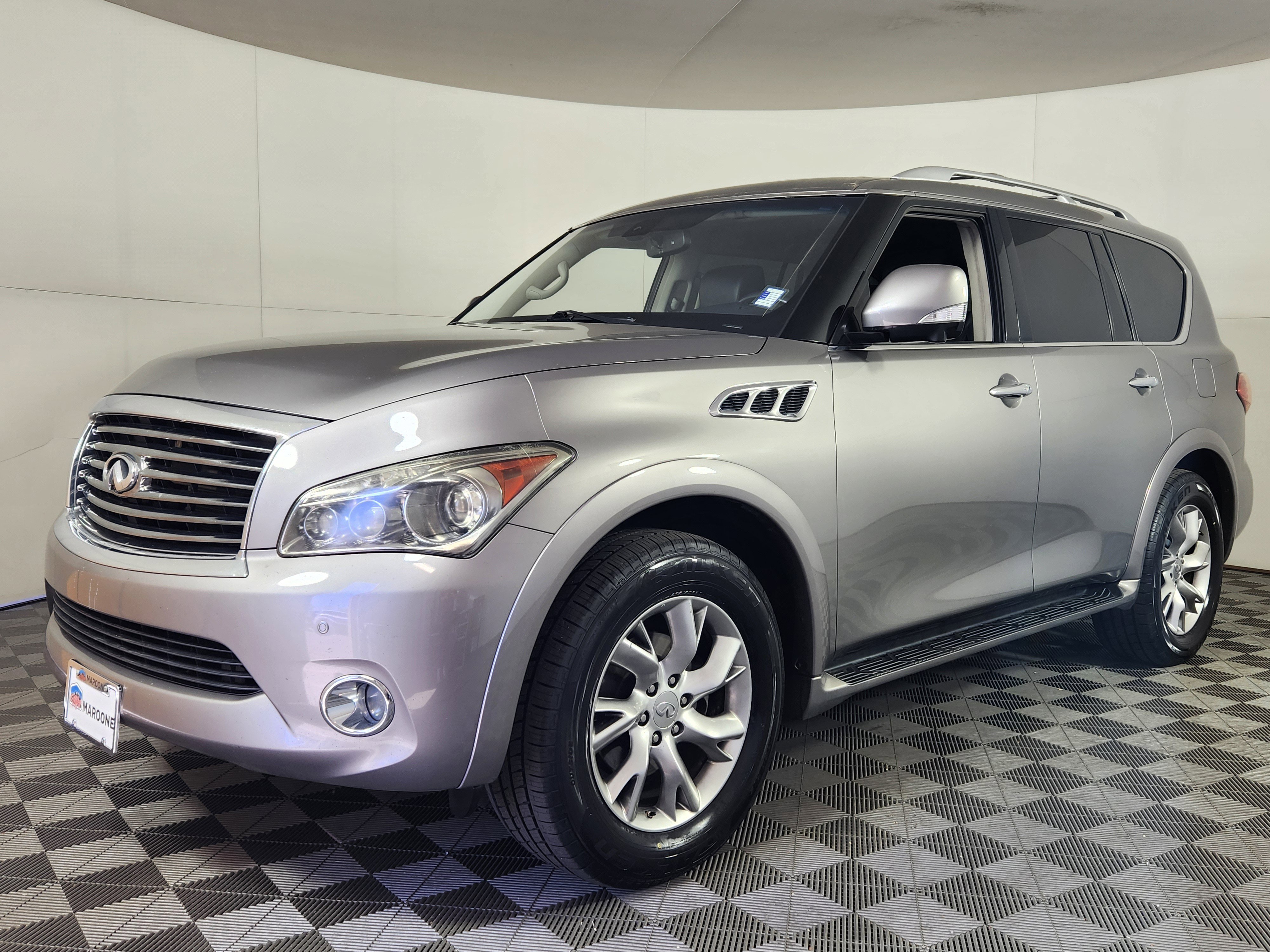 Used 2013 INFINITI QX56 4WD w/ Theater Pkg image 3