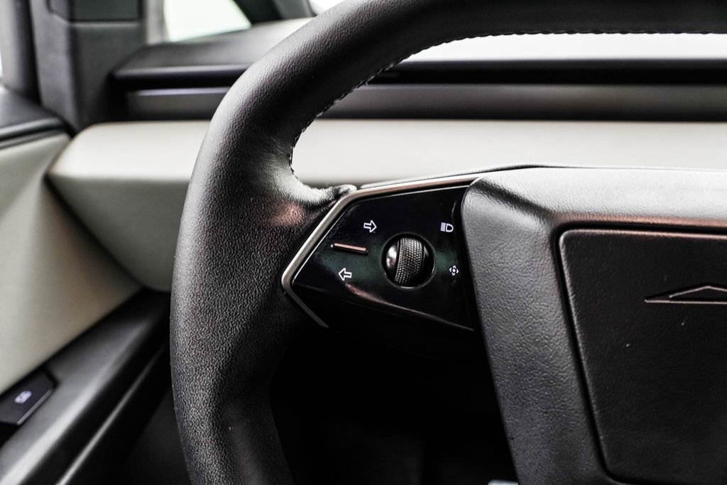 Used 2025 Tesla Cybertruck AWD Crew Cab image 33