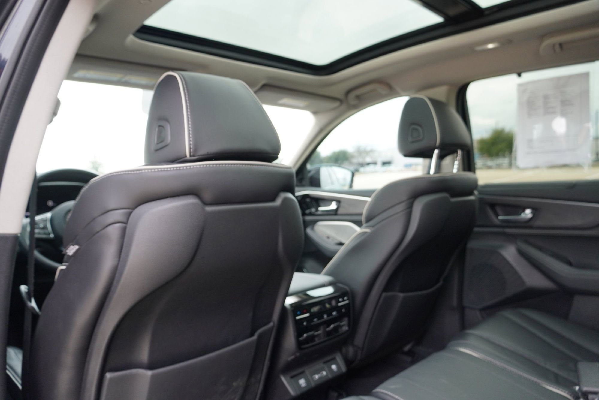 Used 2023 Acura MDX SH-AWD w/ Advance Package image 31