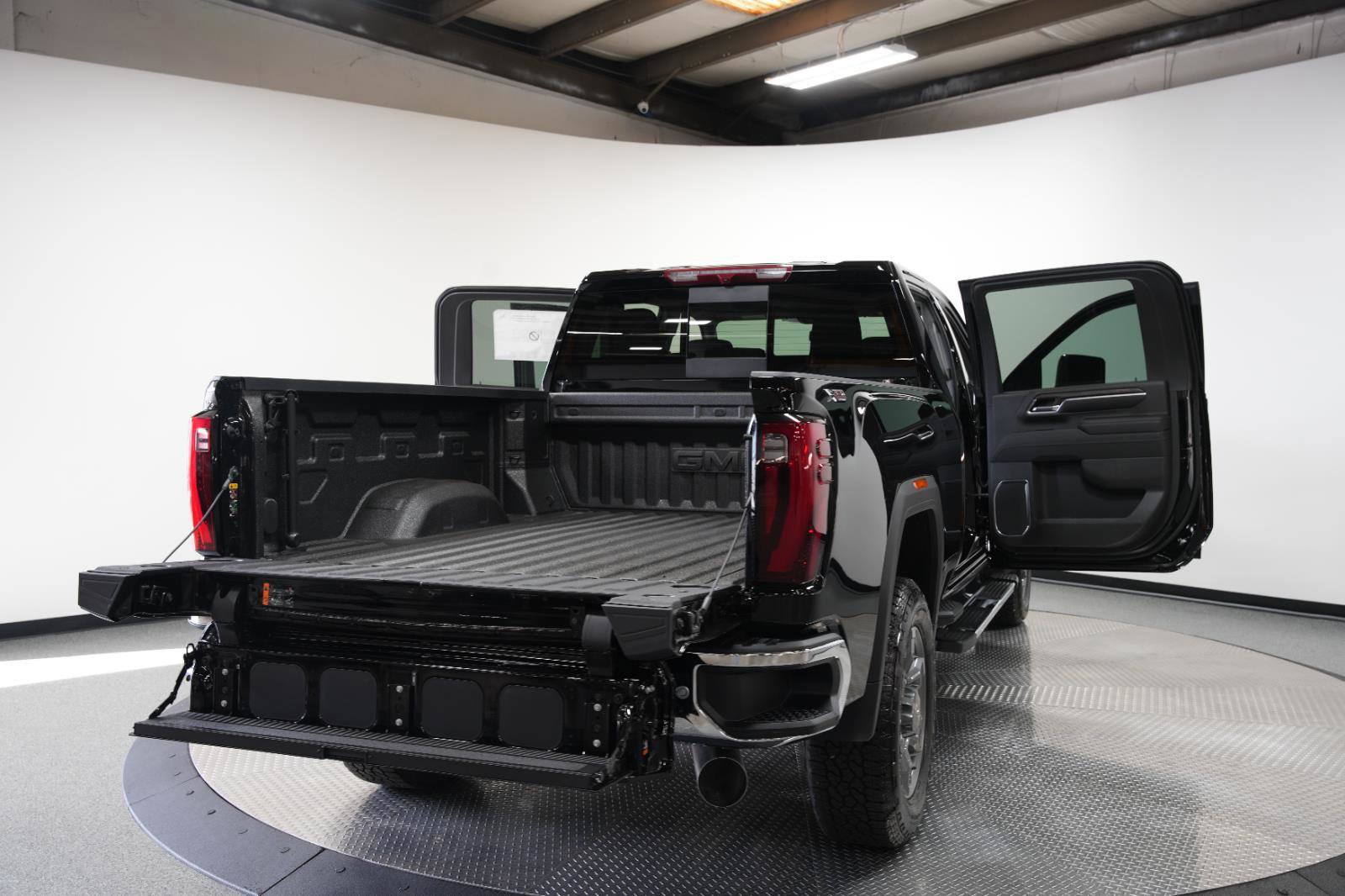 New 2025 GMC Sierra 2500 SLT w/ SLT Premium Package image 12