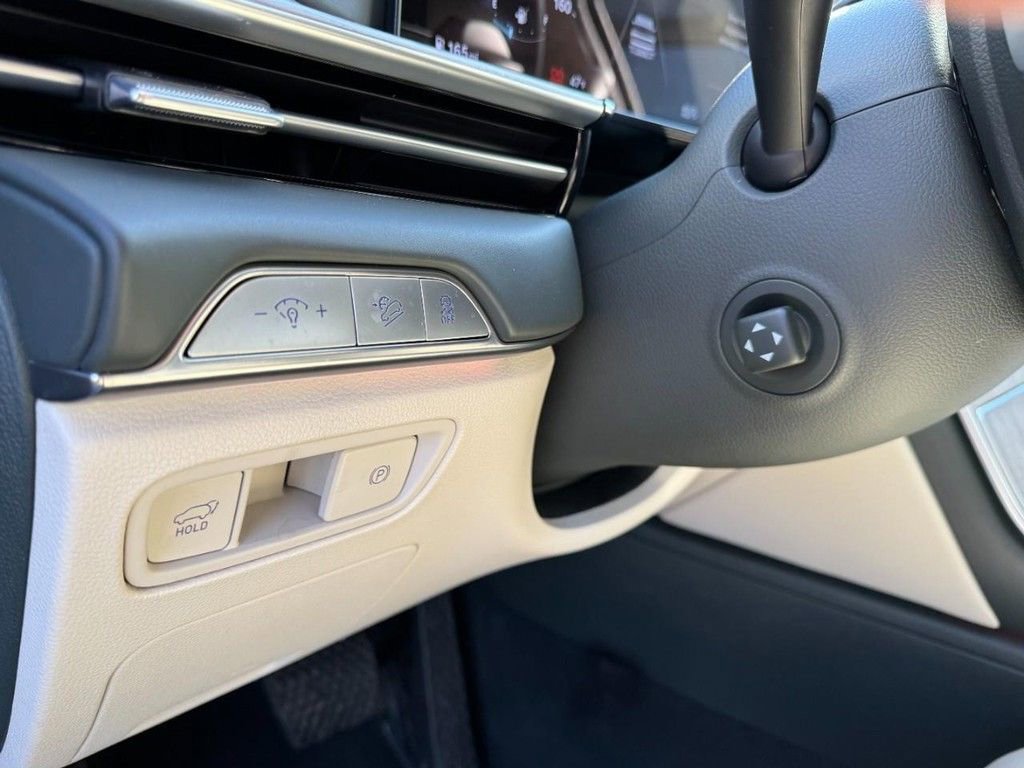 Certified 2025 Genesis GV80 2.5T Prestige image 17