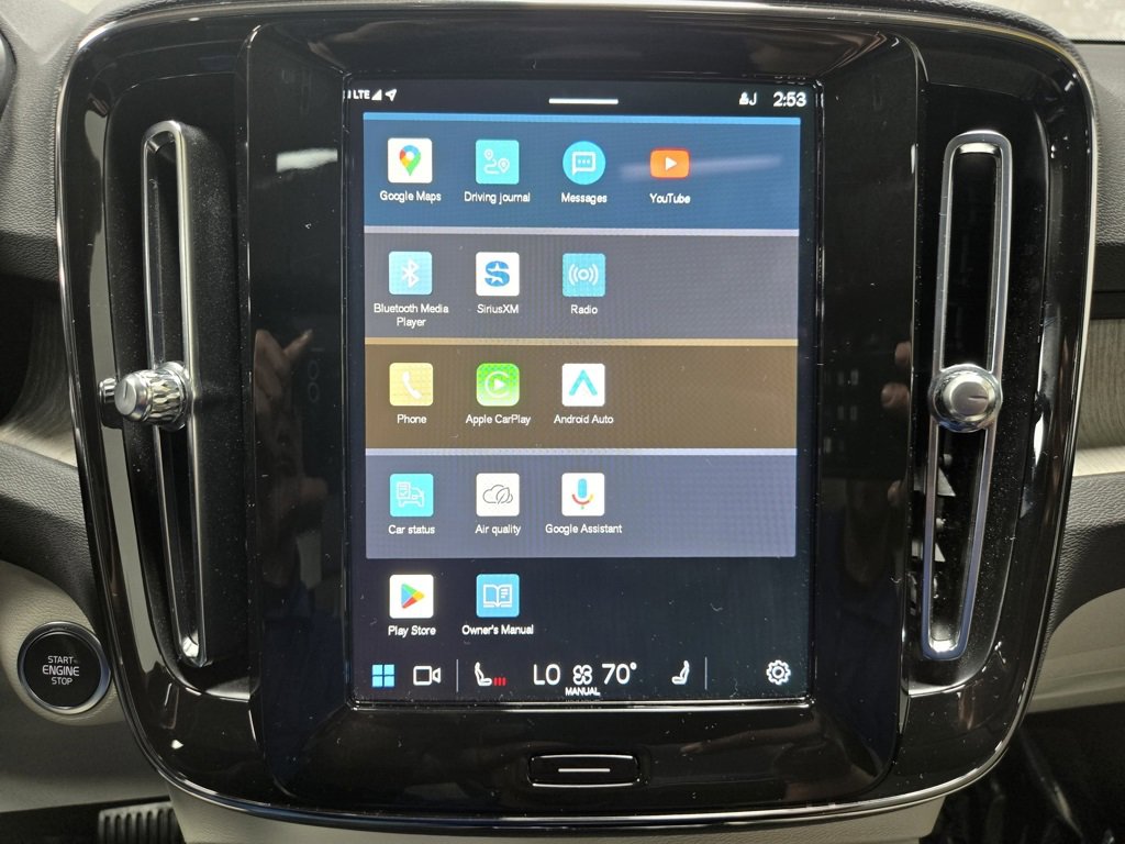 Used 2024 Volvo XC40 B5 Plus image 24