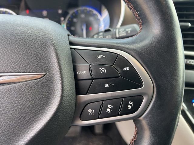 Used 2017 Chrysler Pacifica Touring-L Plus FWD image 23