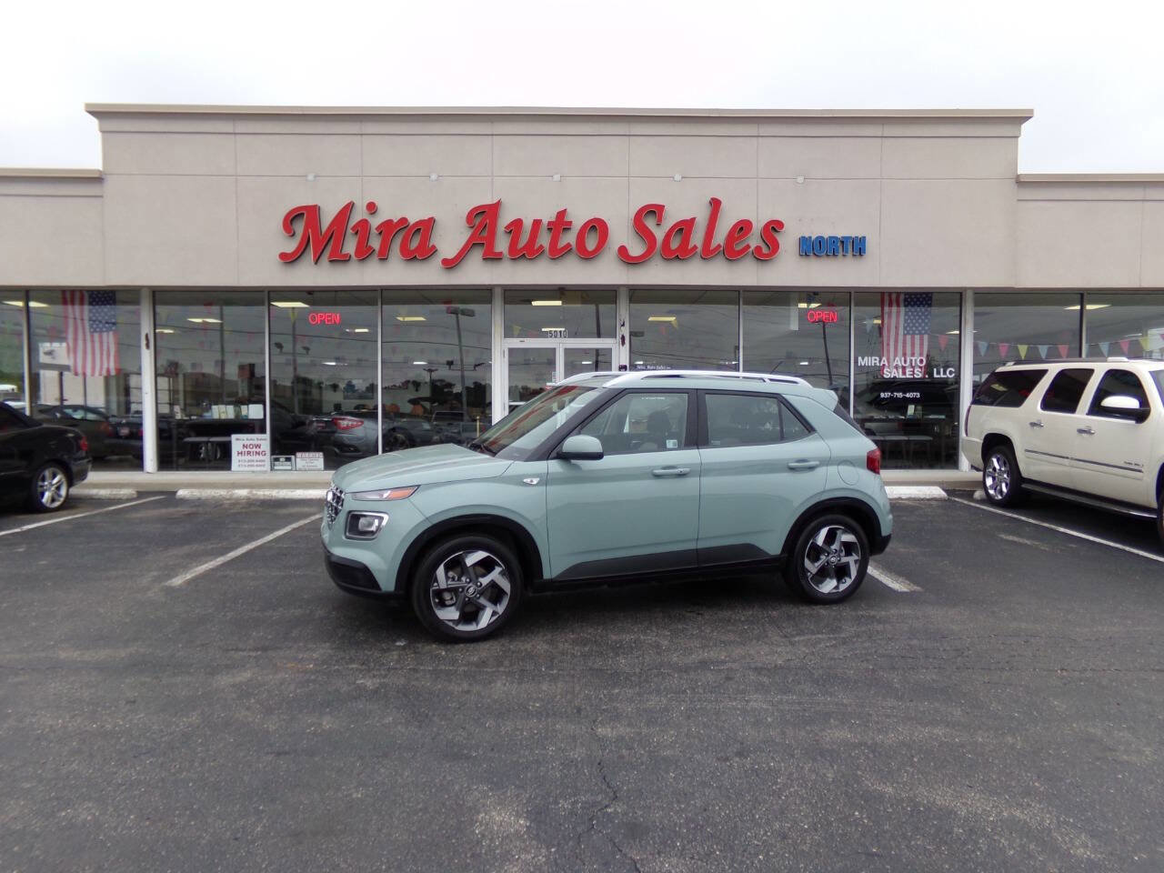 Used 2025 Hyundai Venue SEL FWD image 1