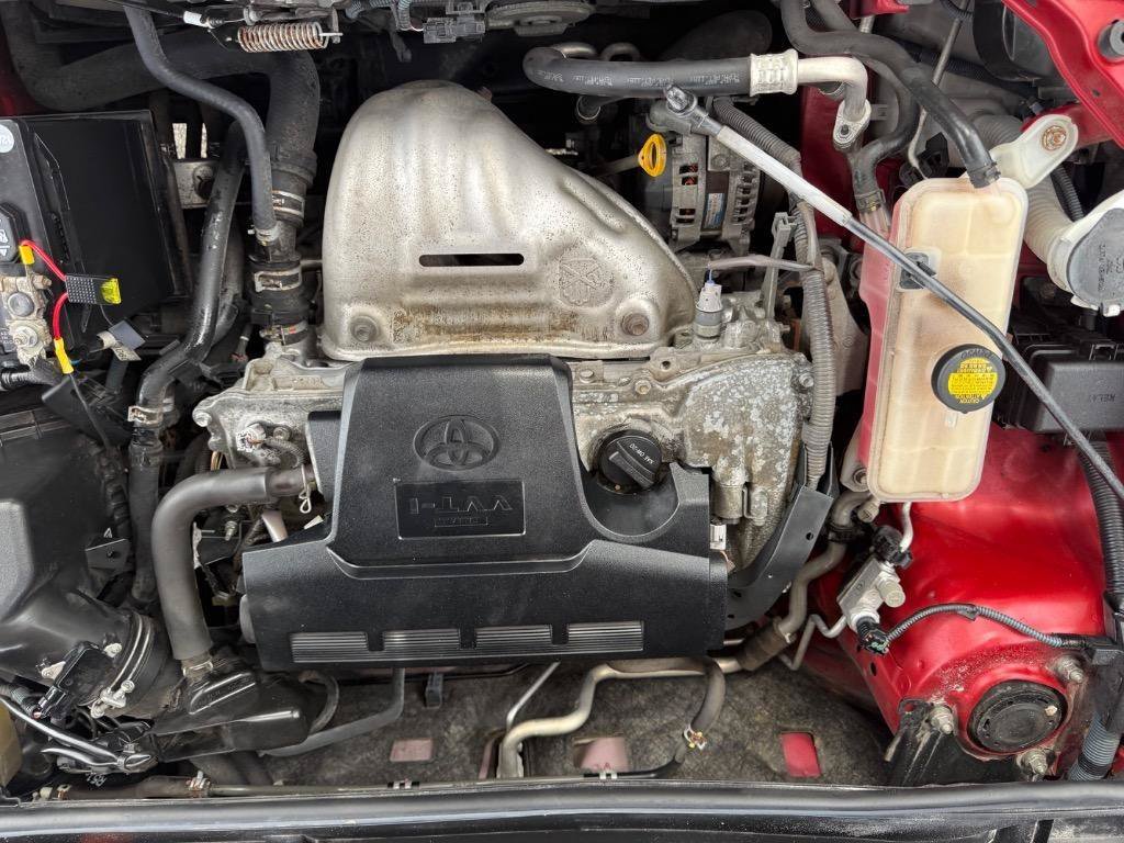 Used 2013 Toyota RAV4 XLE FWD image 32