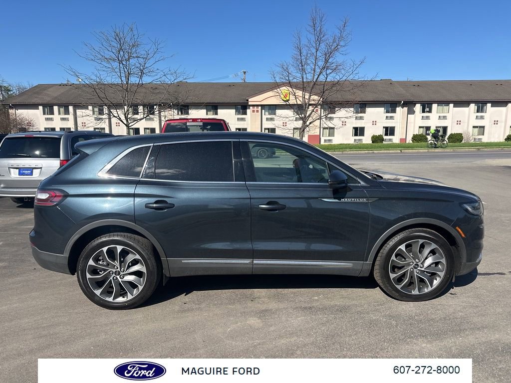 Used 2022 Lincoln Nautilus Reserve image 3