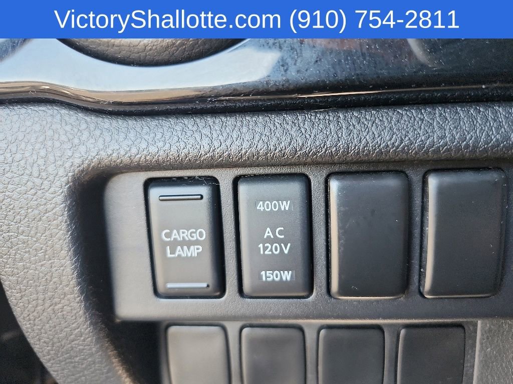 Used 2020 Nissan Titan SV w/ SV Convenience Package RWD image 16