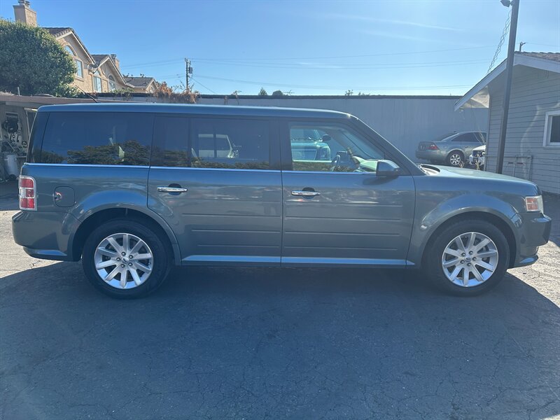 Used 2010 Ford Flex SEL FWD image 4