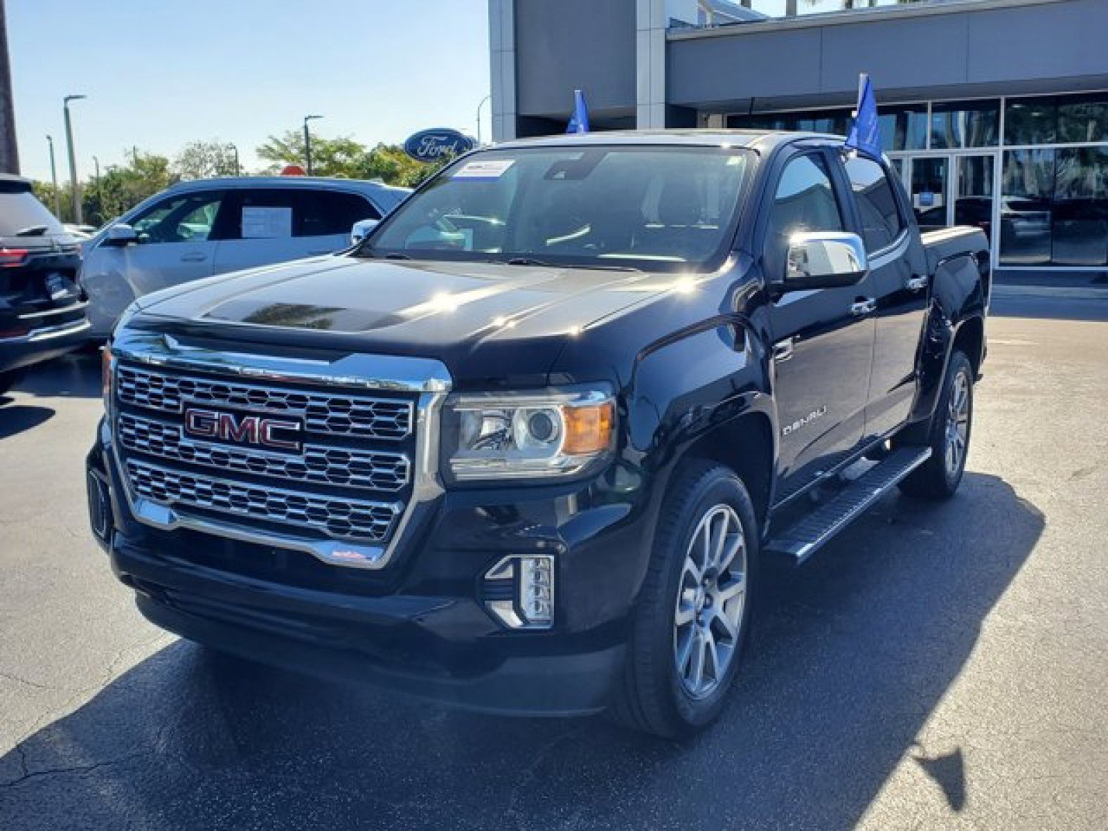 Used 2021 GMC Canyon Denali image 3