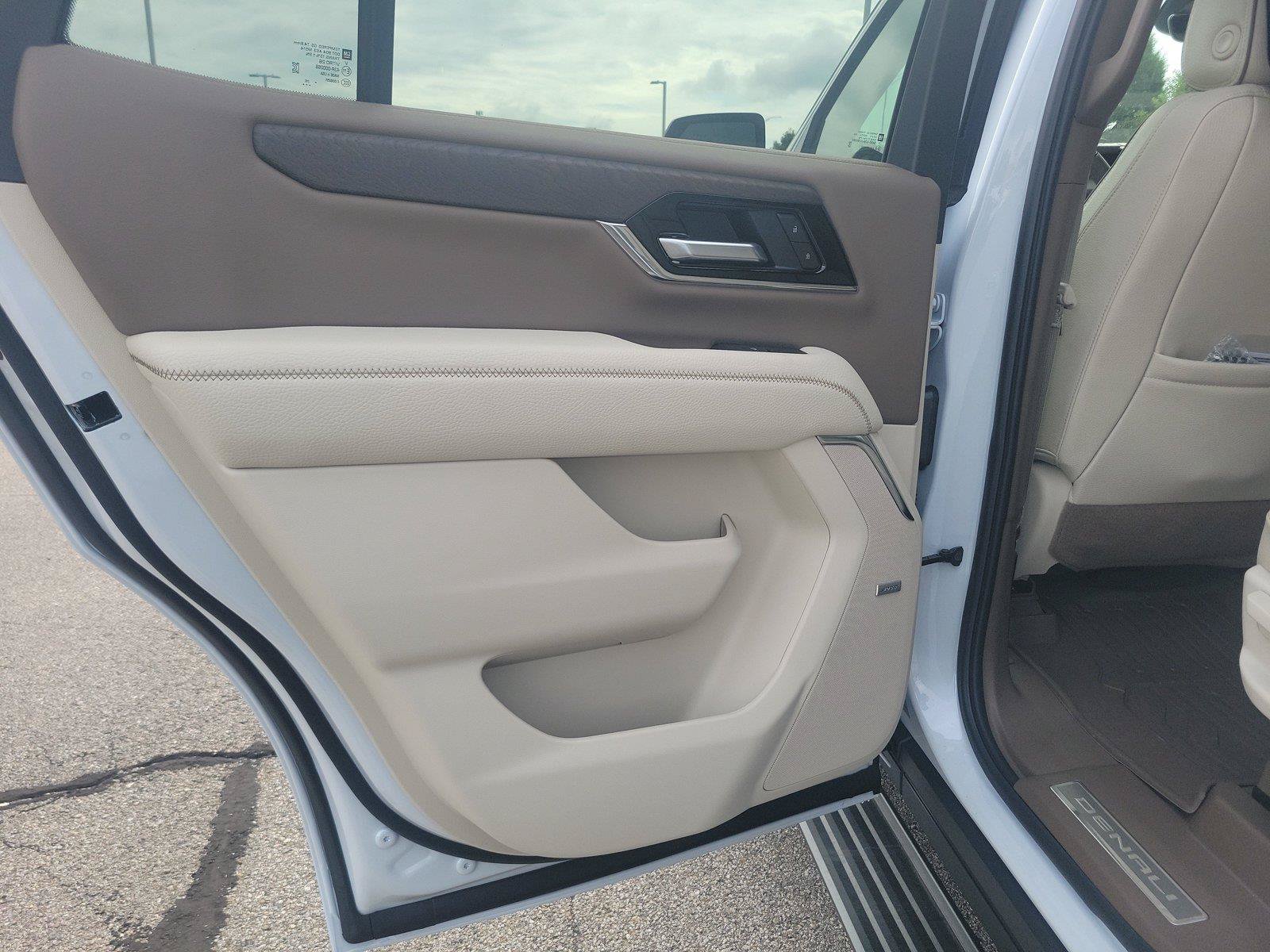 New 2026 GMC Yukon Denali w/ Denali Reserve Package AWD/4WD image 15
