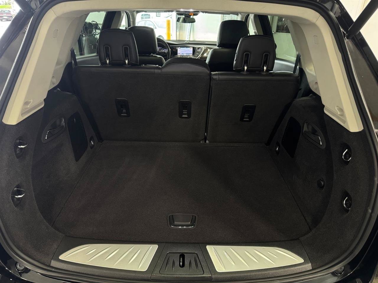 Used 2020 Buick Envision Essence AWD/4WD image 32