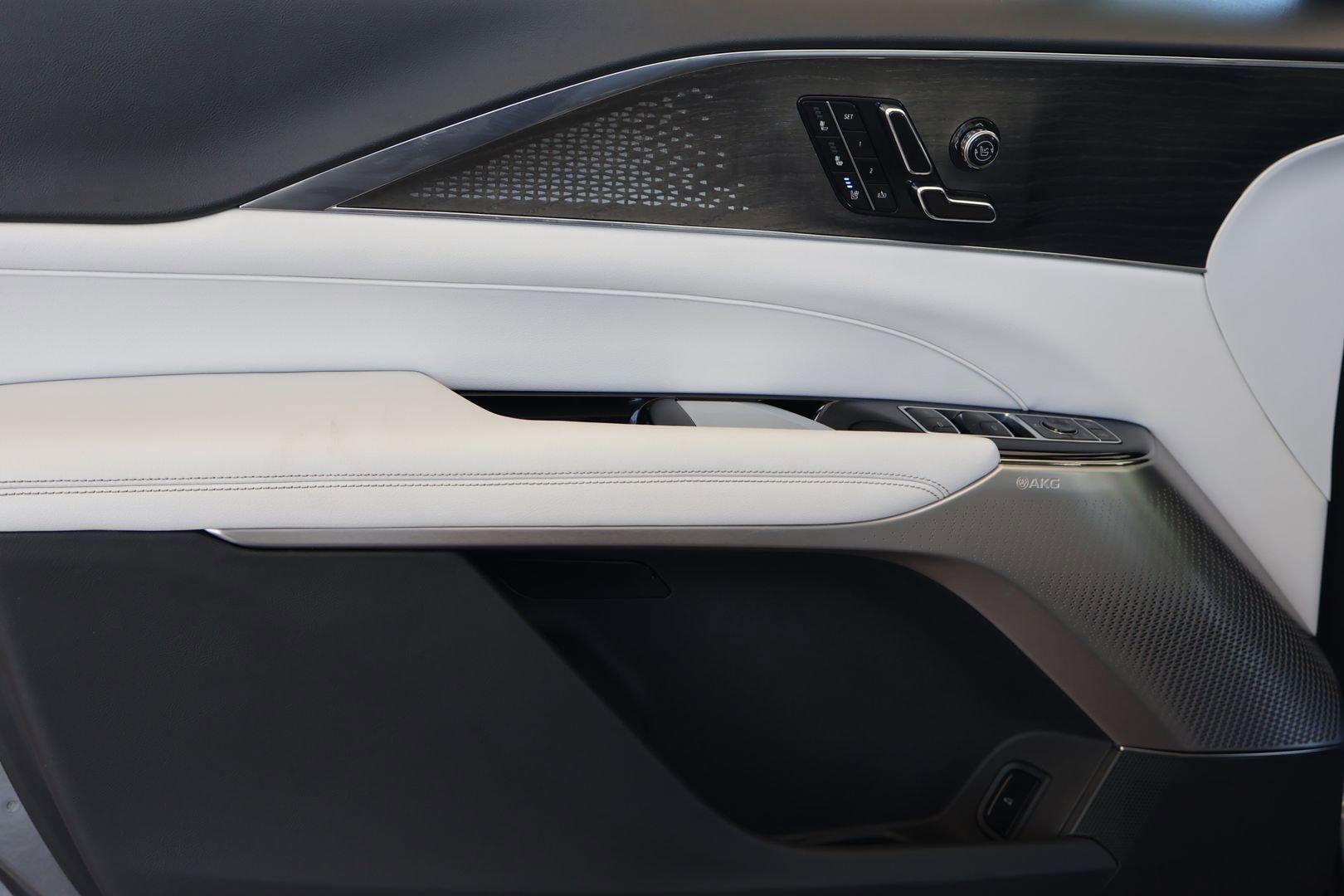 Certified 2023 Cadillac Lyriq 2WD image 10