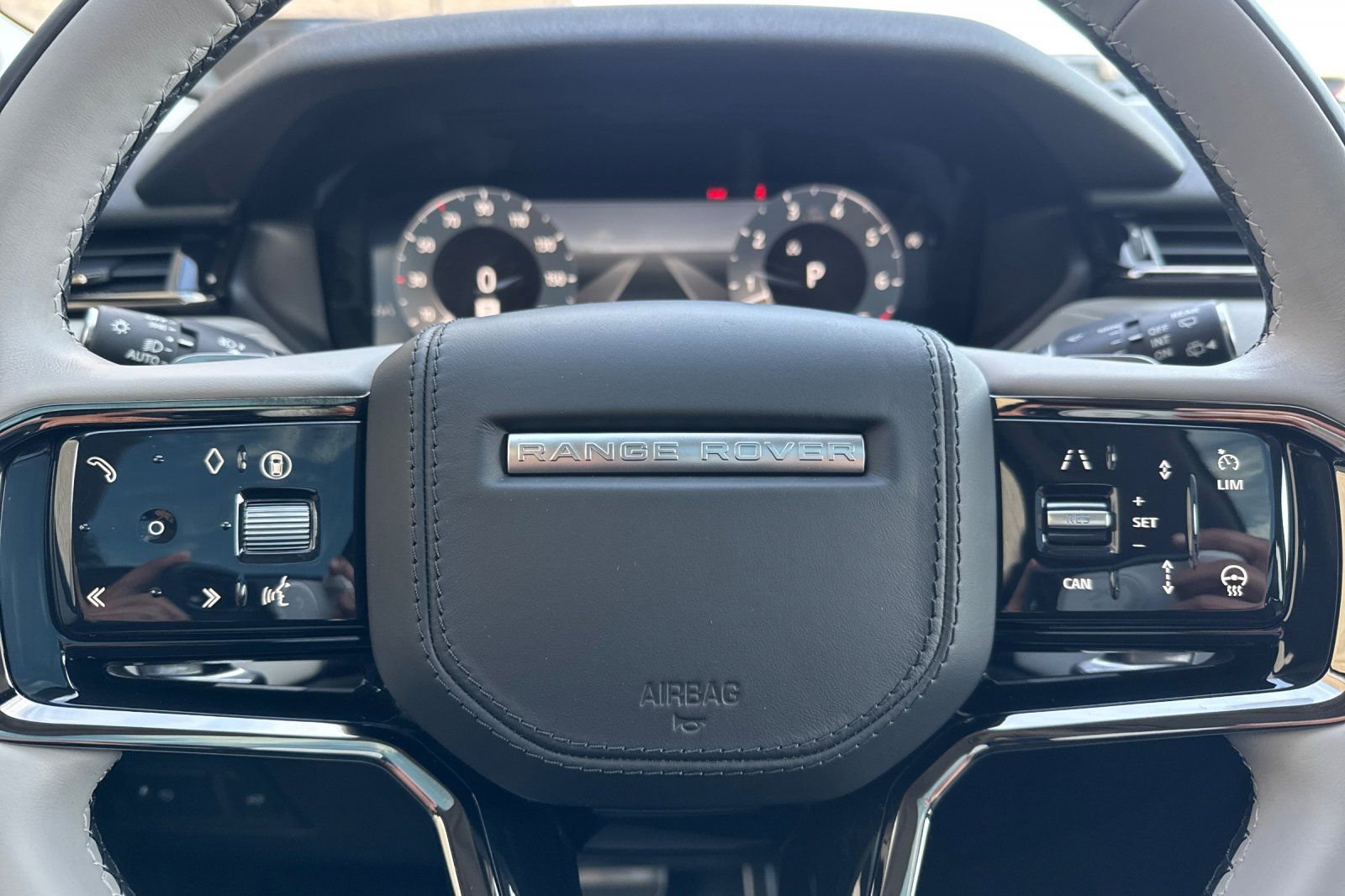 Used 2025 Land Rover Range Rover Velar Dynamic SE image 27