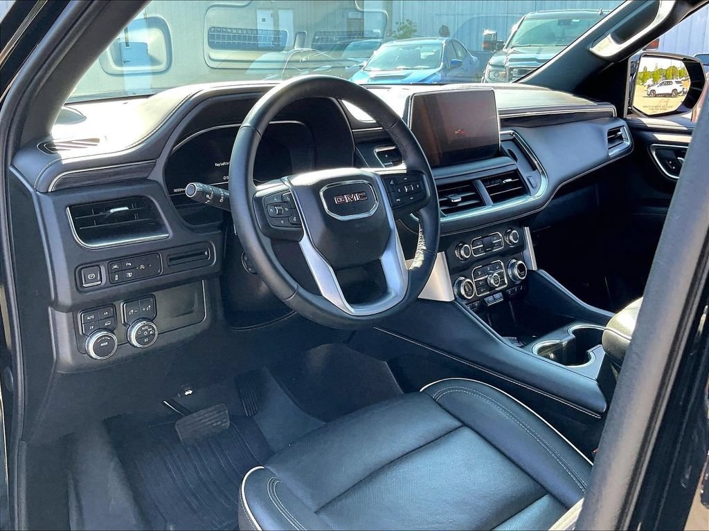 Used 2023 GMC Yukon SLT w/ SLT Premium Package AWD/4WD image 8
