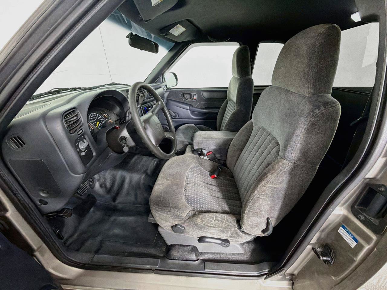Used 2001 Chevrolet S10 Pickup 4x4 Extended Cab image 30