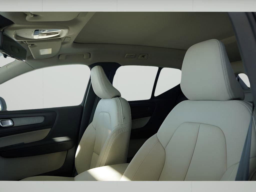 New 2026 Volvo XC40 B5 Ultra w/ Climate Package image 17