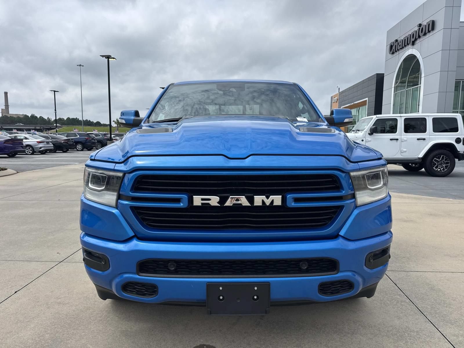Used 2022 RAM 1500 Laramie AWD/4WD image 2