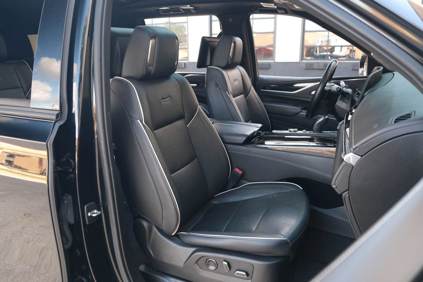 Used 2021 Cadillac Escalade ESV Sport w/ Driver Assist Tech Package RWD image 35