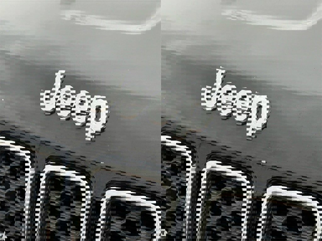 Used 2018 Jeep Grand Cherokee Limited w/ Luxury Group II image 31