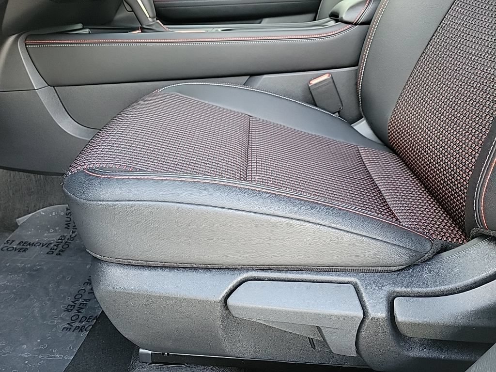 Certified 2025 Nissan Kicks SR w/ Illumination Package FWD image 14