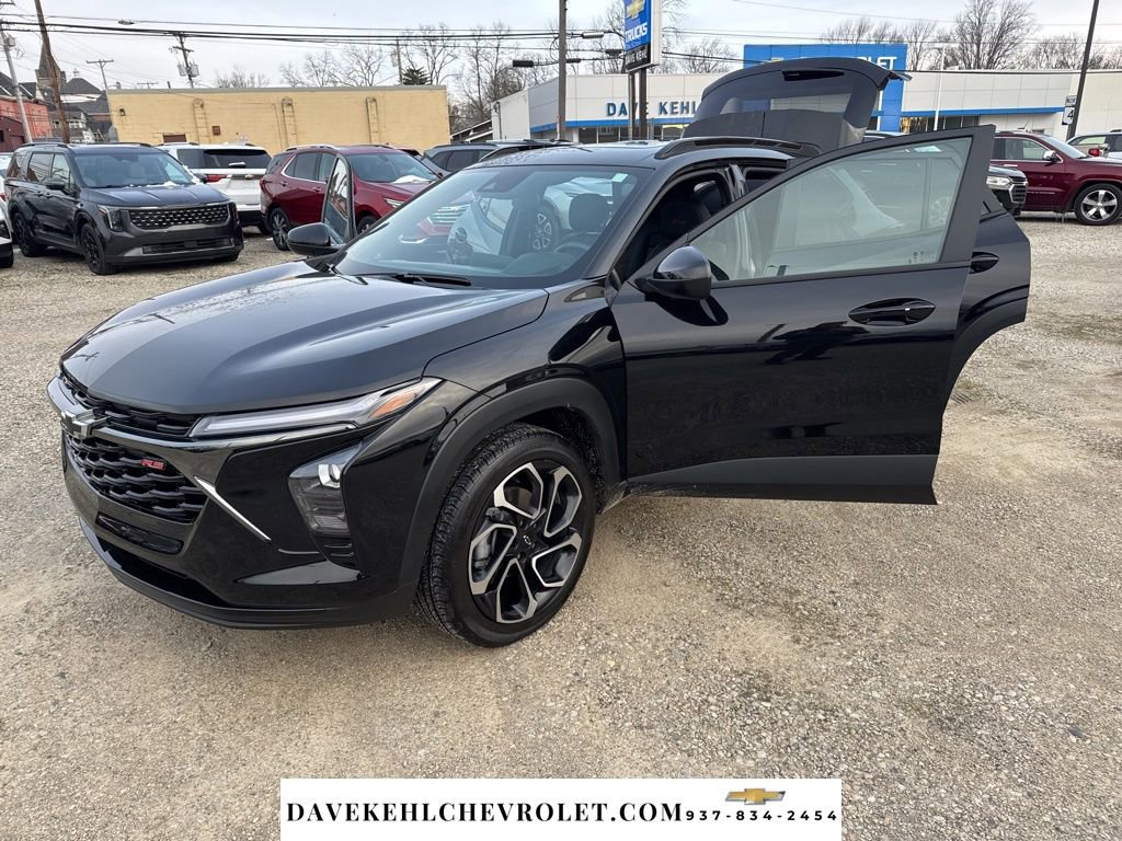 Used 2025 Chevrolet Trax RS w/ Sunroof Package image 26