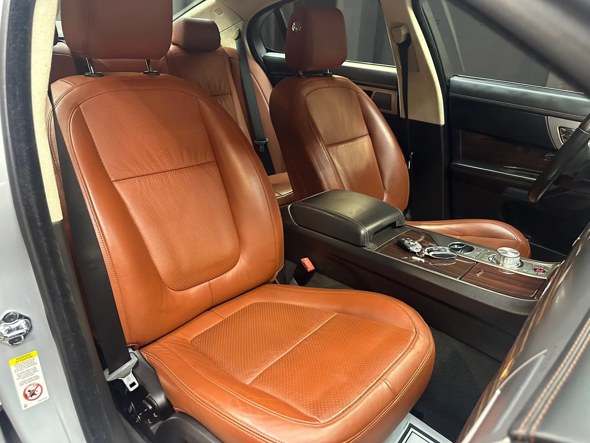 Used 2011 Jaguar XF Premium RWD image 32