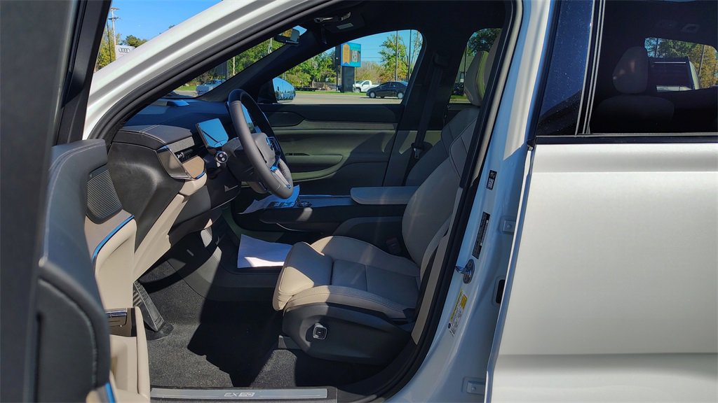 New 2025 Volvo EX90 Plus image 7