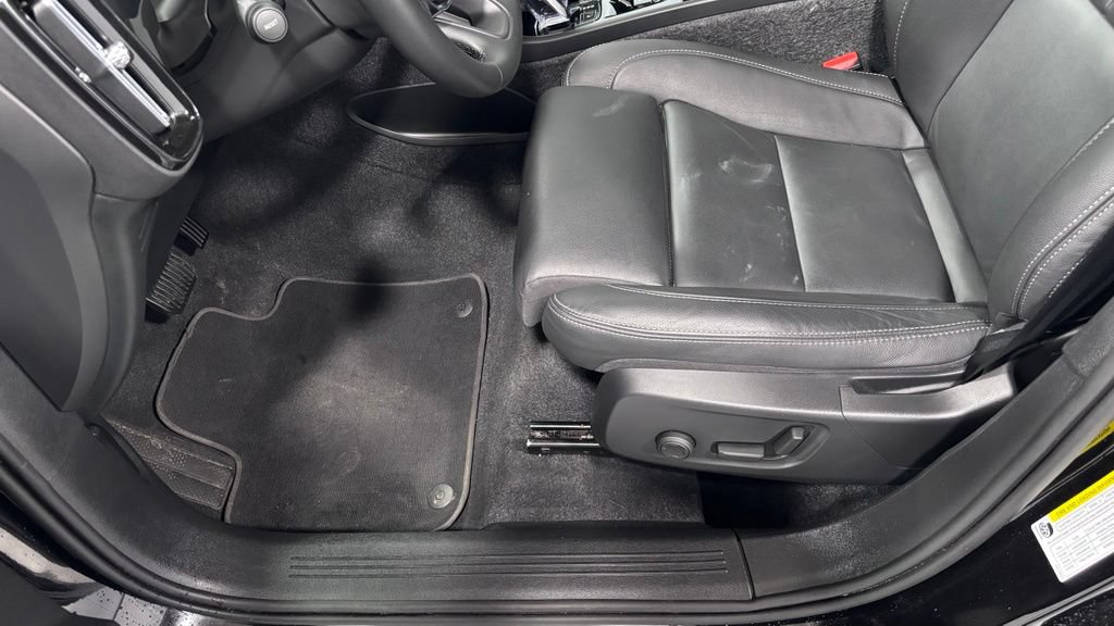 Certified 2026 Volvo XC40 B5 Plus AWD/4WD image 11