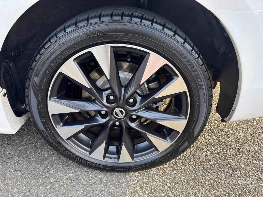 Used 2017 Nissan Sentra SR w/ Driver's Assist Package image 9