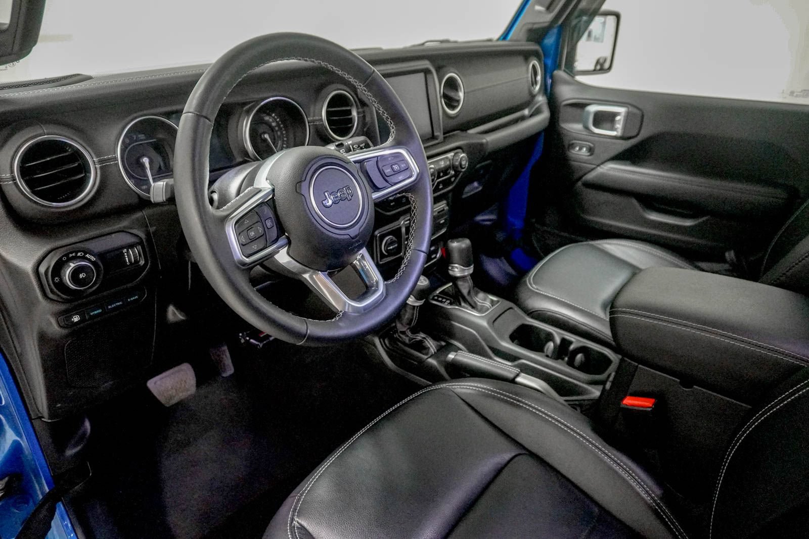 Used 2023 Jeep Wrangler Unlimited Sahara w/ Cold Weather Group AWD/4WD image 20
