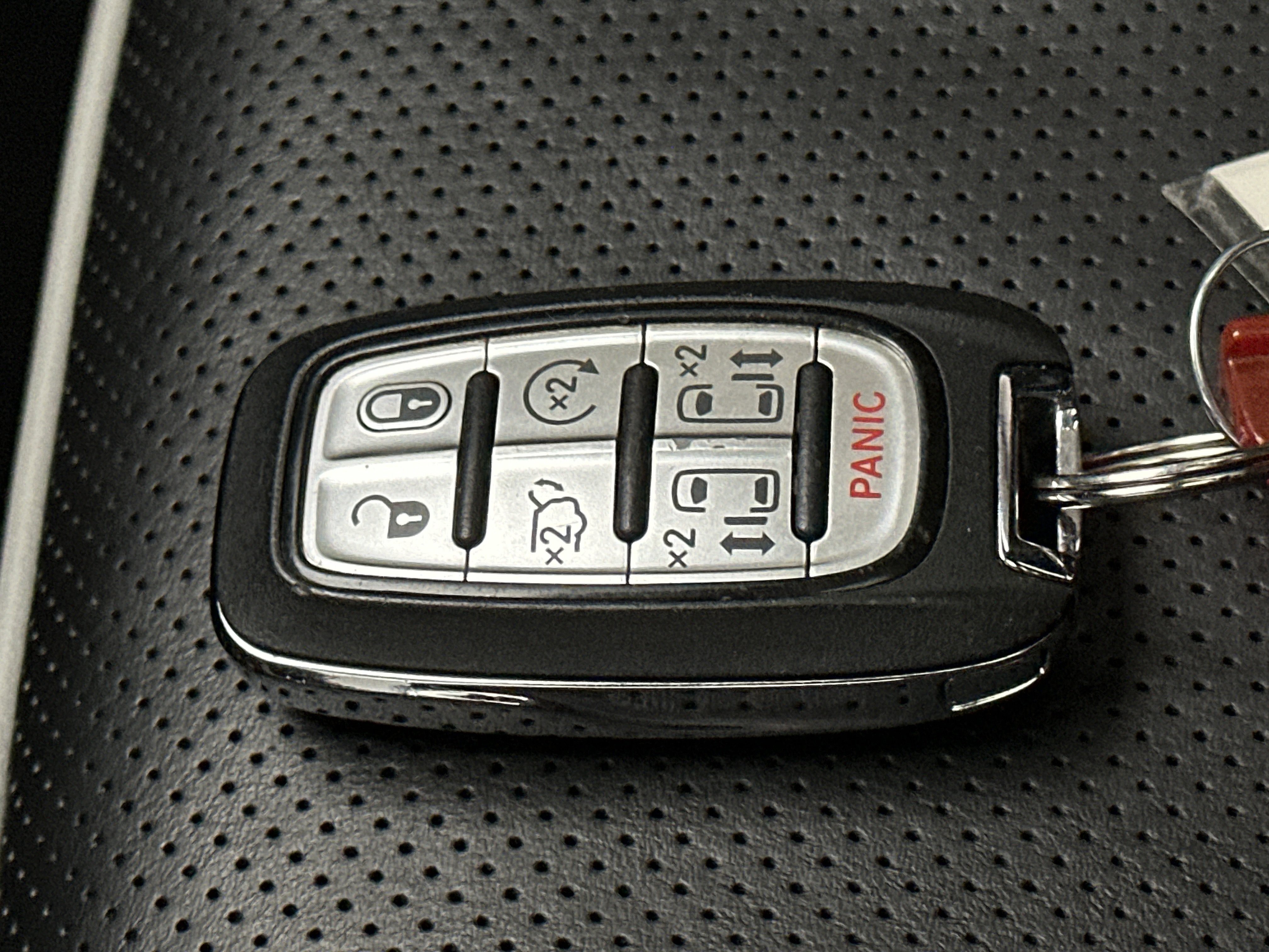 Used 2025 Chrysler Pacifica Limited FWD image 43