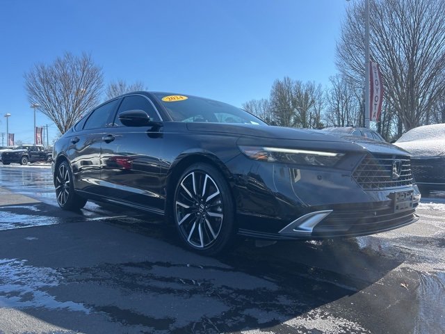 Used 2024 Honda Accord Touring image 3