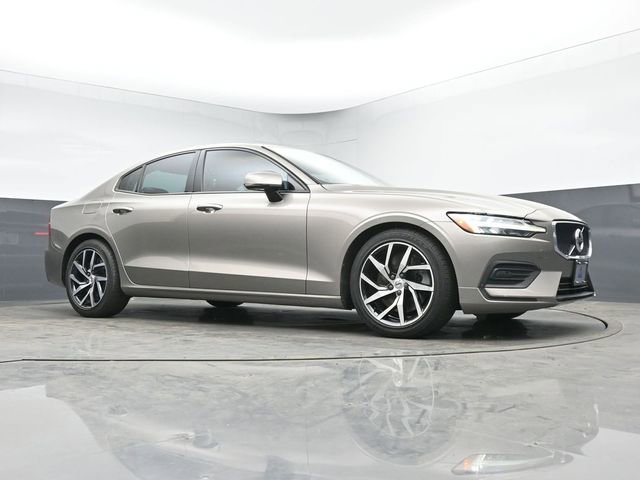 Used 2019 Volvo S60 T6 Momentum w/ Premium Package image 38