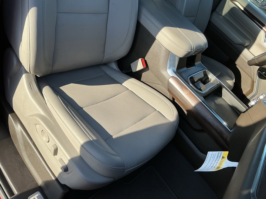 Used 2024 GMC Sierra 3500 SLT w/ SLT Convenience Package image 31