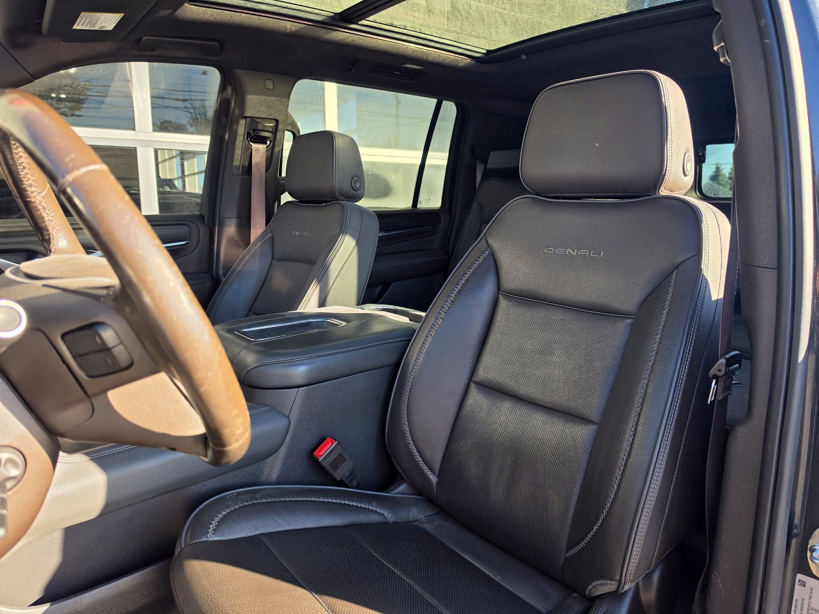 Used 2022 GMC Yukon XL Denali w/ Denali Premium Package AWD/4WD image 10