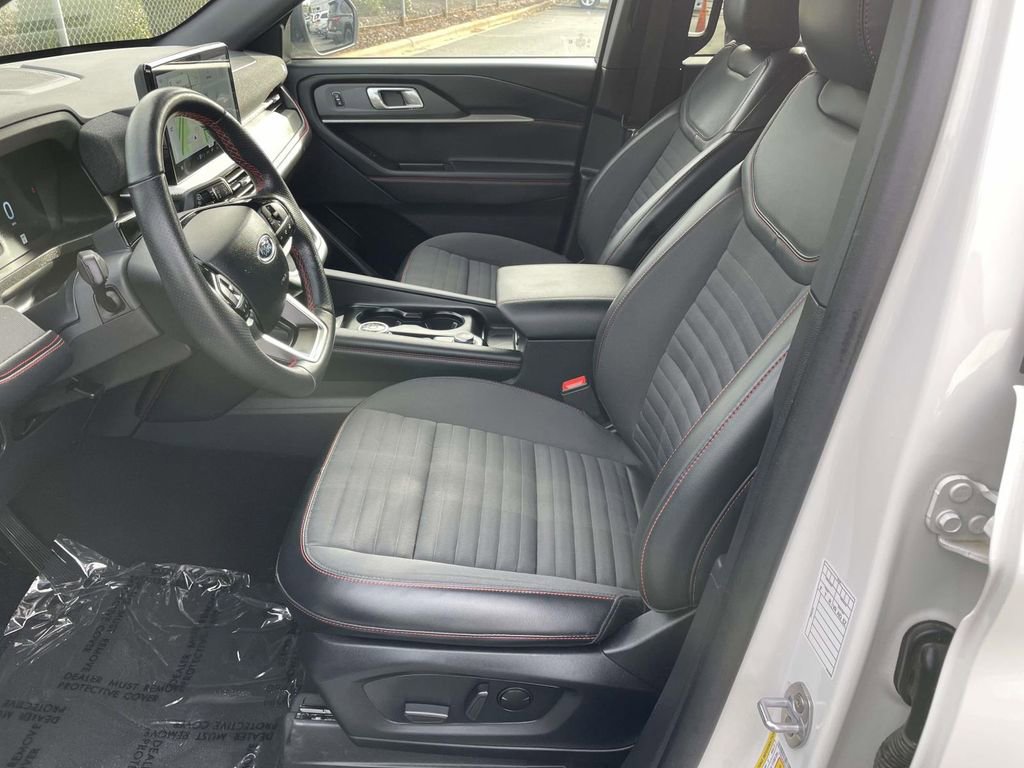 Used 2025 Ford Explorer ST-Line w/ ST-Line Street Pack image 29