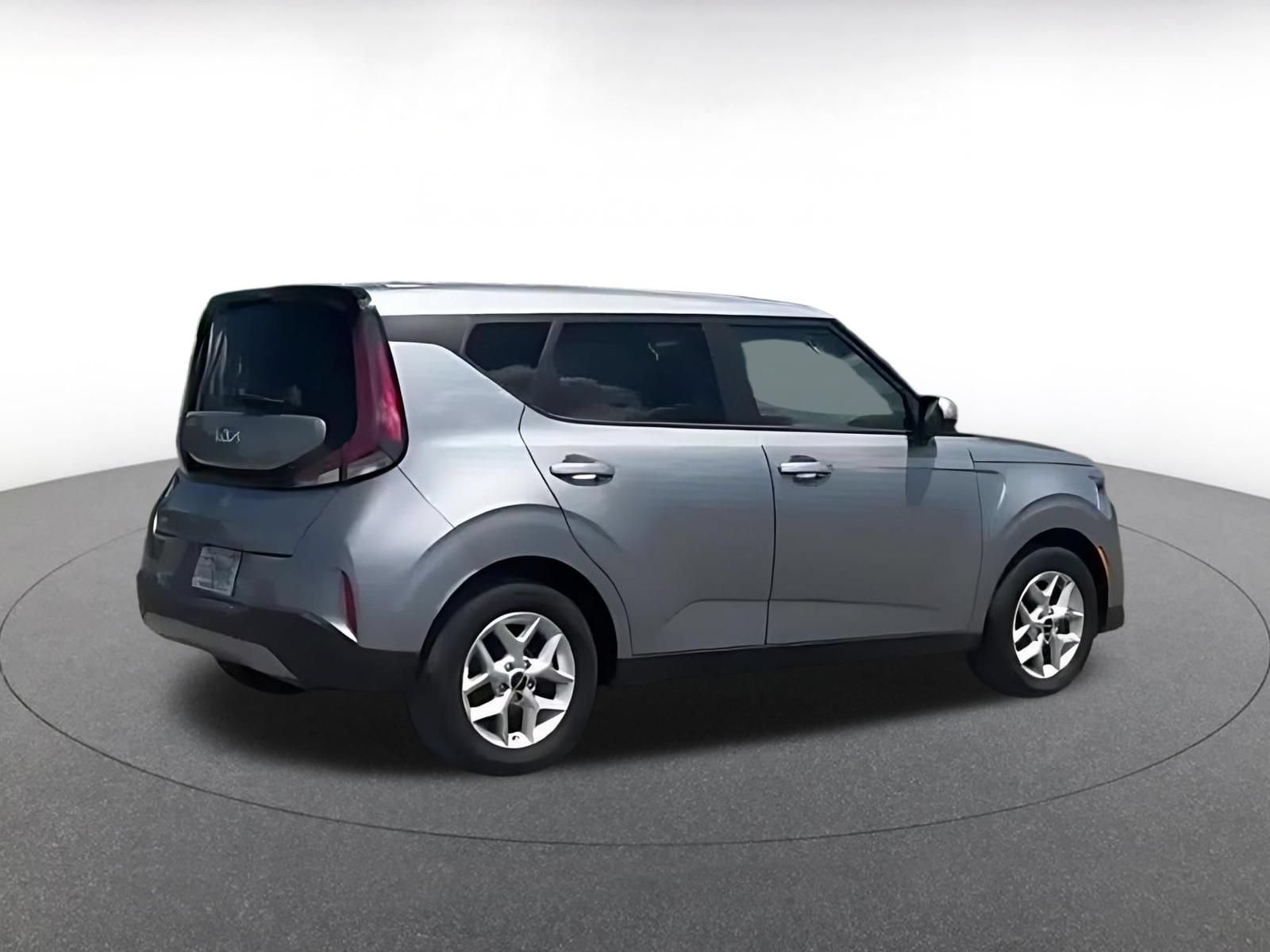 Used 2025 Kia Soul LX w/ LX Technology Package FWD image 11